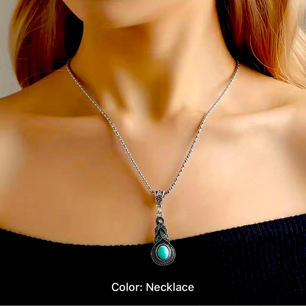 Beautiful vintage turquoise necklace.